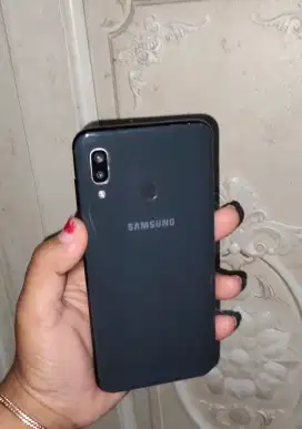 Samsung galaxy A20 ram 3/32 nomines!.