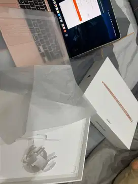 Like New, Apple MacBook Air (13.3 inci, M1 2020)  8GB RAM, 256GB SSD