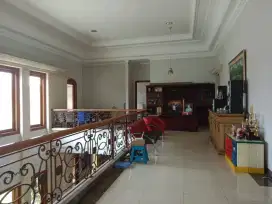Rumah mewah terawat full furnished di mainroad batununggal jual murah