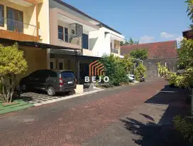 DISEWAKAN RUMAH FULL FURNISHED – PERUMAHAN BABARSARI