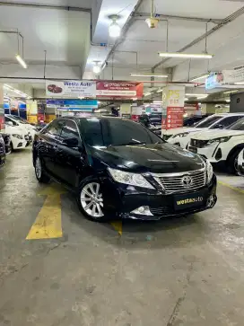 Low KM Toyota Camry V AT 2013 Like New 2014