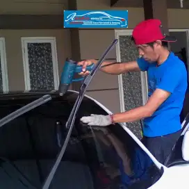 Kaca film mobil panggilan
