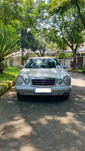 Mercy W210 New Eyes 1997 AT