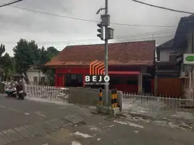 DISEWAKAN RUMAH USAHA DIJALAN UTAMA – DEKAT KAMPUS UGM & UNY