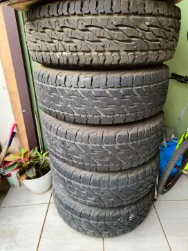 Ban dan Velg Triton