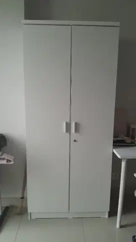 Lemari pakaian 2 pintu minimalis putis