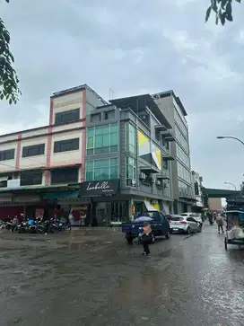 Ruko Nagoya Newtown 4 Lantai Hook Jodoh Siap pakai Berkas Salon