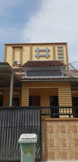 rumah di area cipadu dalam komplek yang nyaman