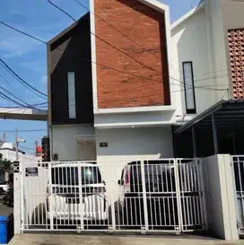 RUMAH 2 LANTAI FULL FURNISHED ADA PRIVATE POOL, FULL VINYL