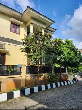 rumah bagus 3 lantai strategis dekat stasiun cakung
