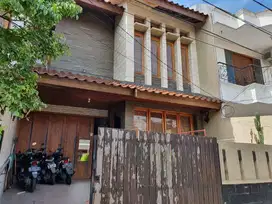 Rumah mungil dekat sarana umum