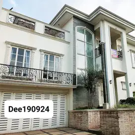 Rumah 2 lantai didalam cluster, dengan private swimming pool
