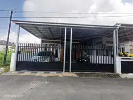 Di jual rmh siap huni di jl Paris 2,lokasi strategis&rame