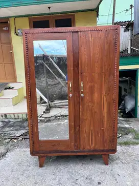 Lemari jati lawasan bahan tebel