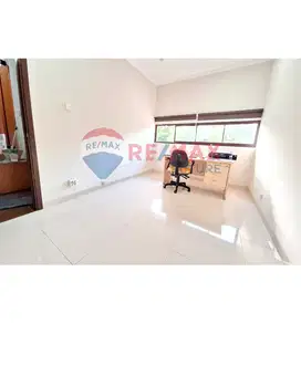 RUMAH RASA VILLA BINTARO SEKTOR 7 DEPAN TAMAN BESAR DAN KONBLOK