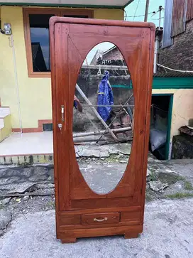 Lemari jati lawasan bahan tebel istimewa