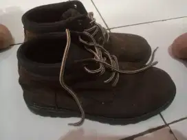 sepatu CAT size M