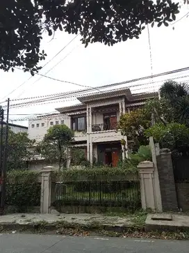 Di jual rumah 2 lantai bagus terawat lokasi strategis di sukasari