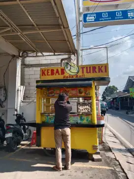Lowongan kerja untuk jaga stan kebab.