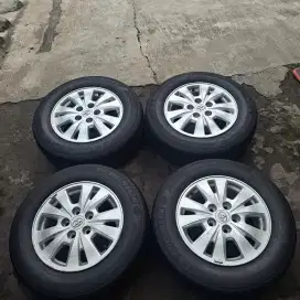 Velg dan ban r15 toyota kijang innova