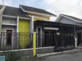 Rumah Nyaman 91m² Perumahan di Colomadu