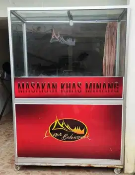 Etalase rumah makan Padang
