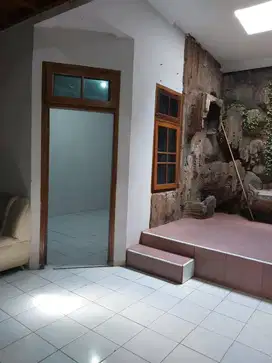 Disewakan Rumah Bagus di Pinggir jakan raya pekayon bekasi selatan