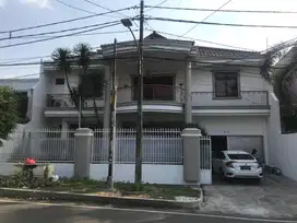 Dijual Rumah besar 2Lantai di Gudang Peluru, tebet