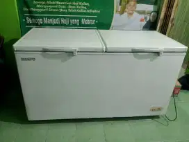 Freezer 600 liter merek Sanyo