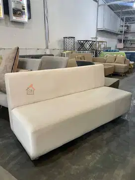 Sofa tunggu minimalis cover kain bludru