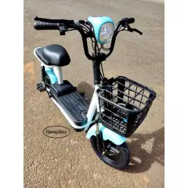 Sepeda listrik dudukan plus keranjang