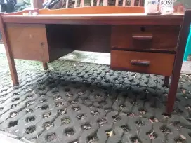 Meja Kerja Serbaguna