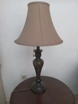 Lampu meja informa