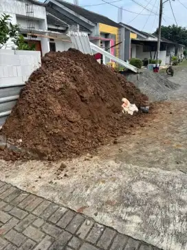Tanah merah urugan