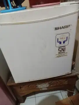  mini bar second  merek Sharp SJ-50MB-XW. 