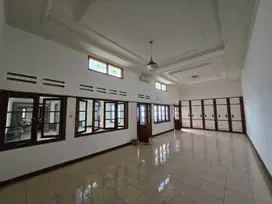 Disewakan Rumah untuk Usaha dan Cafe di Sayap Riau Bandung