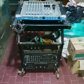 Mixer stereo power amplifier equalizer