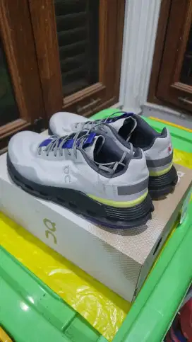 Sepatu On Cloud Cloudnova Form - Fullset
Size 43