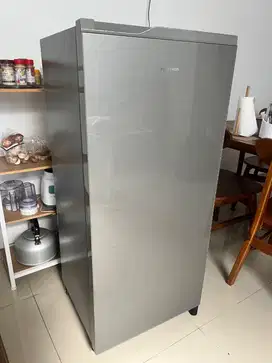 Second Kulkas Polytron Tipe PR 18z 180L