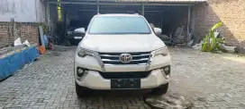 Toyota fortuner 2.4 4x4 solar AT