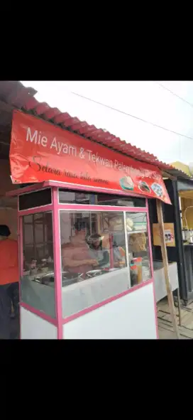 Etalase Jualan Mie Ayam