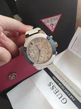 Jam tanga Guess wanita