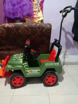 Mobil-Mobilan Anak Laki-Laki