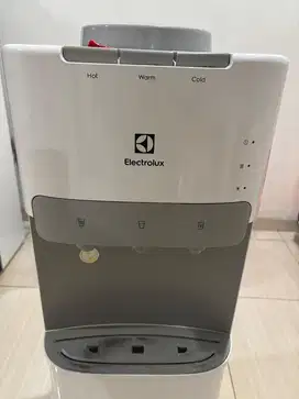Dispenser ELEXTROLUX PANAS DINGIN