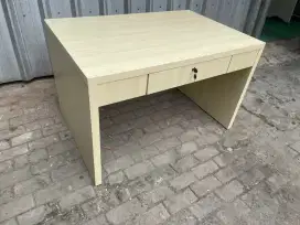 Meja kantor tanpa drawer/laci