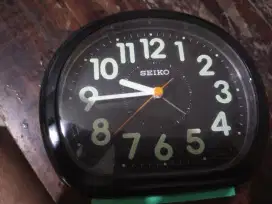 Jam meja Seiko Jepang