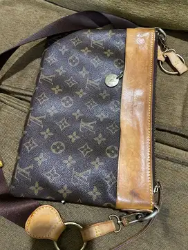Tas selempang louis vuitton vintge sale net price