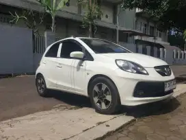 Dijual Mobil Honda Brio E satya Manual thn 2014 Warna Putih