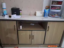 Bufet bekas masih kokoh