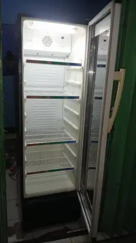Dijual Showcase merek star cool 4rak barang bagus mulus harga nego